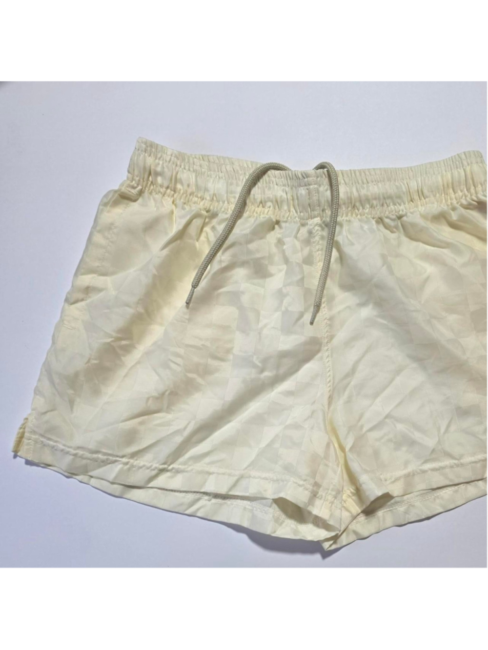 Womens Retro Umbro cream shorts size S
#umbro #athletic
(106)